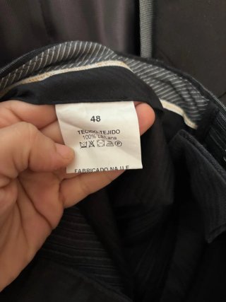 Chaqué negro y chaleco gris