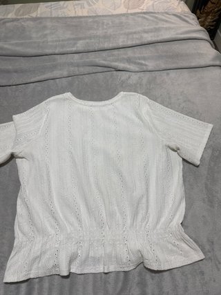 Blusa blanca con bordado