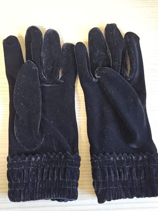 Guantes de terciopelo negro