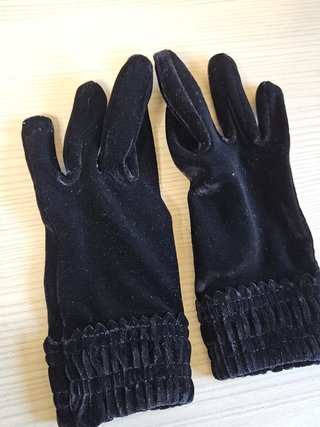 Guantes de terciopelo negro
