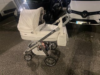 Carro Bebecar blanco con bolso