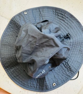 Sombrero senderismo impermeable Forclaz negro