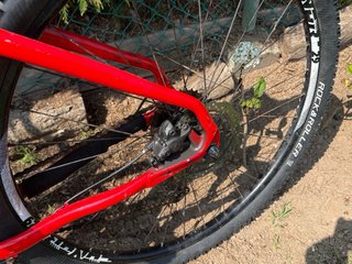Bicicleta de montaña roja