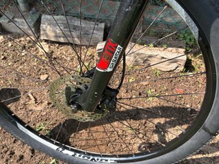 Bicicleta de montaña roja