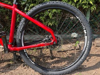 Bicicleta de montaña roja