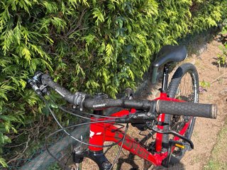 Bicicleta de montaña roja