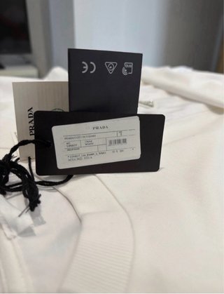 Camiseta Prada Blanca con Bolsillo