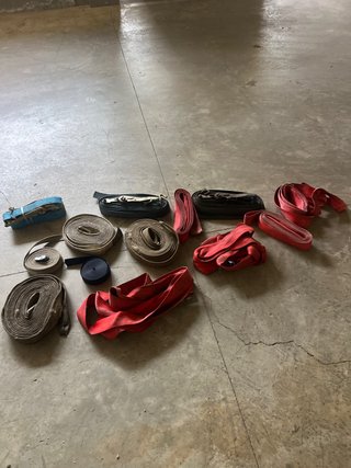 Cinchas y cuerdas para amarrar carga en camiones