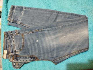 Pantalones vaqueros Stradivarius con rotos