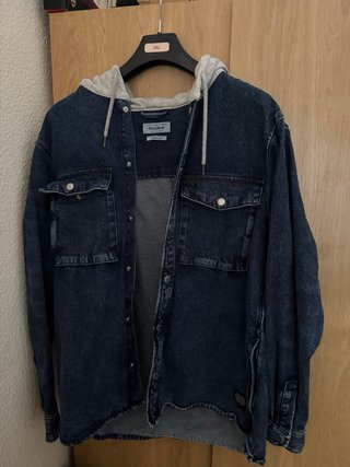 Chaqueta vaquera Pull&Bear con capucha Talla XL