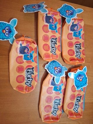 Estuches Furby. Vendo los 5 juntos.
