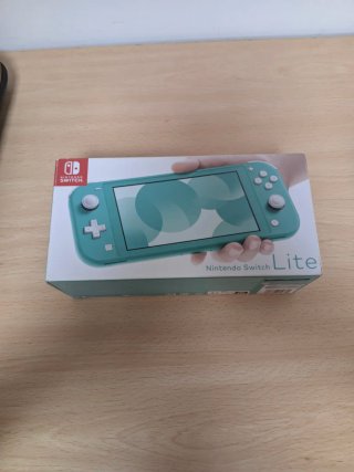 Nintendo Switch Lite + 5 Giochi + Custodia + Scatola