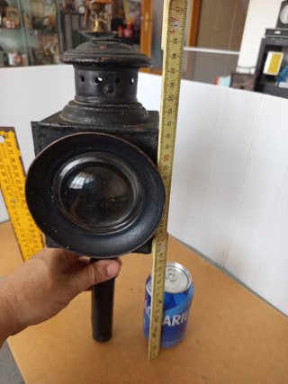 Antiguo farol lampara de hierro