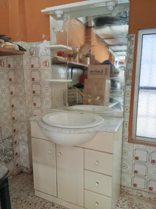 Mueble de baño lavabo y espejo