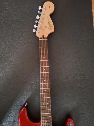Squier Affinity Stratocaster HSS Roja