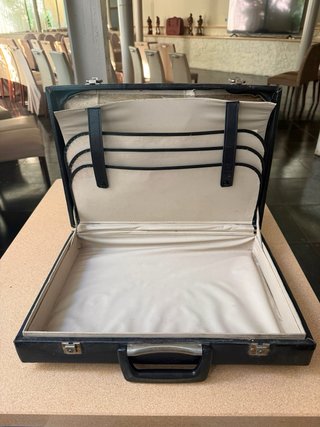Maletín vintage negro con asa