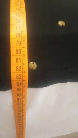 Vestido Mango Negro con Tachuelas Doradas