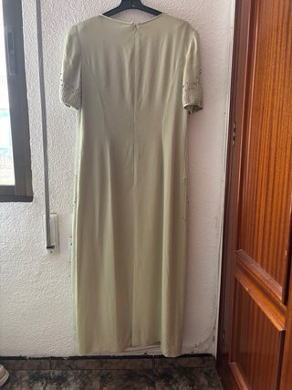 Vestido largo verde con pedrería