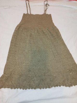 Vestido dorado brillante tirantes