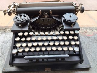 Máquina de escribir Hispano Olivetti Lexicon 80