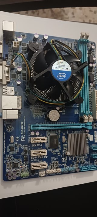 Placa Base Gigabyte GA-H61M-DS2V