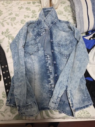 Blusa vaquera desgastada