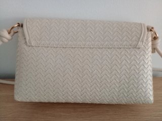Bolso bandolera tejido beige
