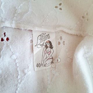 Camisón blanco bordado inglés rojo
