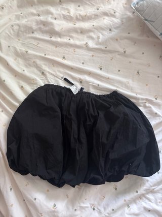 Falda negra estilo bombonera