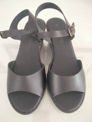 Sandalias de piel negras