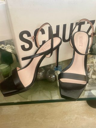 Sandalias Schutz Piel Negras Tacón