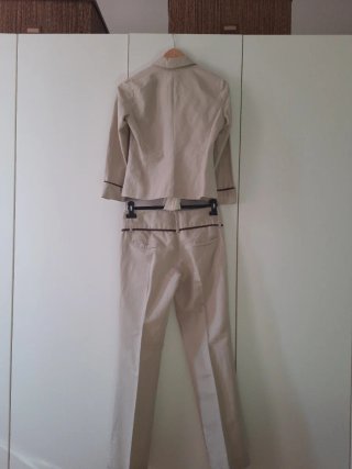 Giacca Extyn Beige con Dettagli Marroni