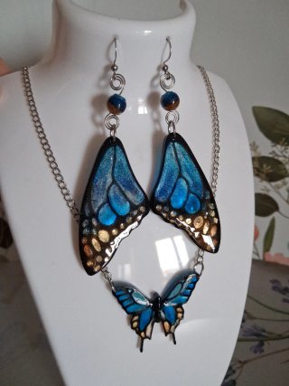 Conjunto collar y pendientes mariposa