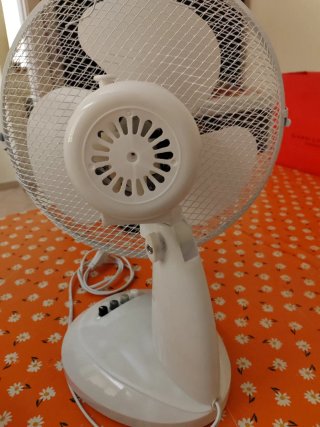 Ventilatore da tavolo bianco DCG