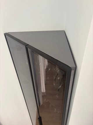 Vitrina esquinera triangular moderna