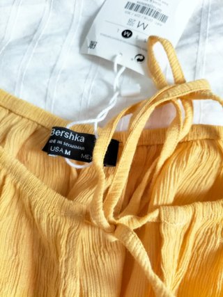 Top Bershka mostaza manga larga talla M