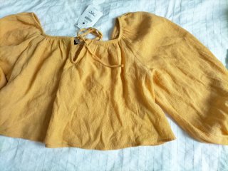 Top Bershka mostaza manga larga talla M