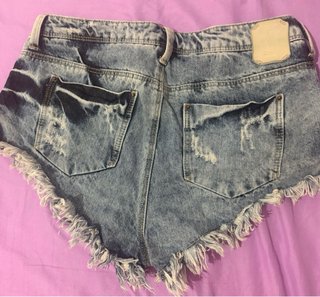 Shorts vaqueros con crochet y flecos