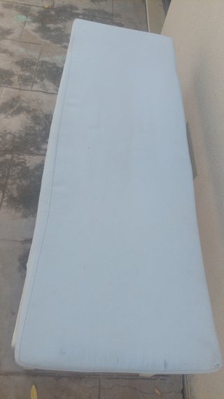 Banco Ikea Bianco con Cuscino Blu