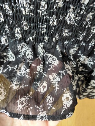 Falda Mango floral negra y blanca