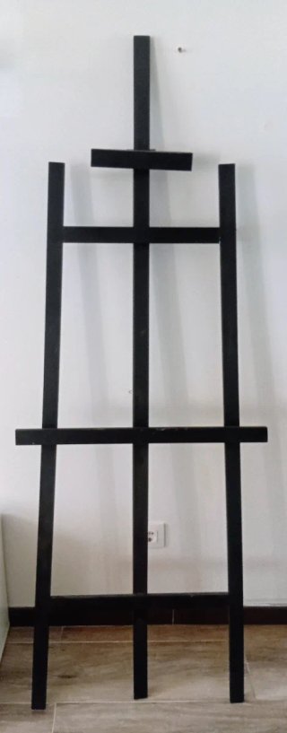 Caballete negro de madera