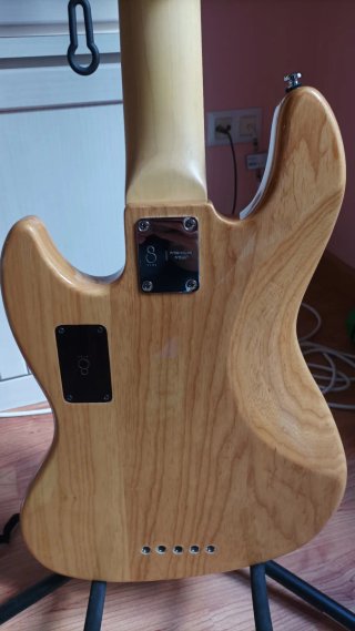 Bajo Eléctrico Marcus Miller V7 Swamp Ash-5 NT