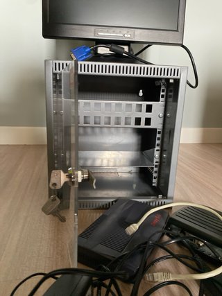 Rack Telecomunicaciones Monitor Routers Teclado