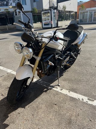 Triumph Street Triple 675 Blanca. 95cv.