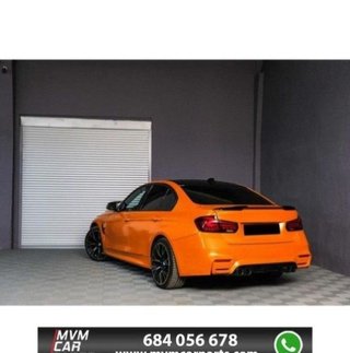 Piloti posteriori OLED dinamici look M4 per BMW S