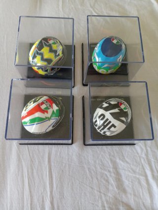 Lote 4 Caschi Rossi Scala 1/5