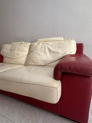 Divano in pelle beige e rosso