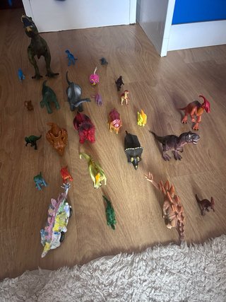 Lote di dinosauri giocattolo