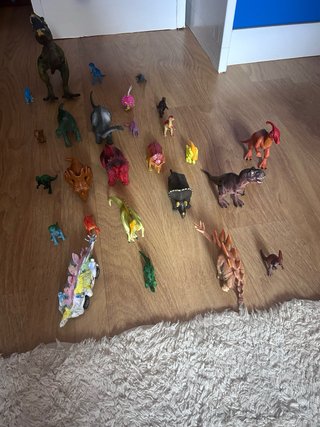 Lote di dinosauri giocattolo