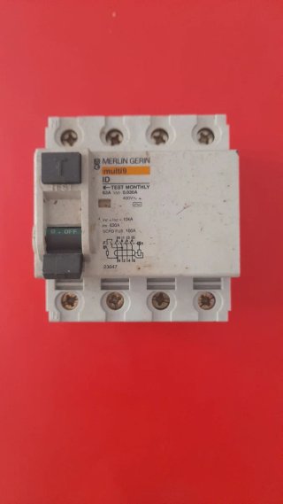 Magnetotérmico Merlin Gerin multi9 ID 63A